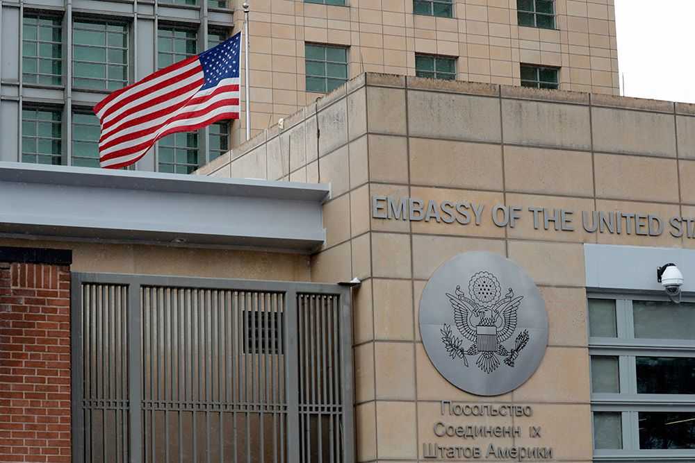 Чем отличается консульство от посольства? | документы без границ