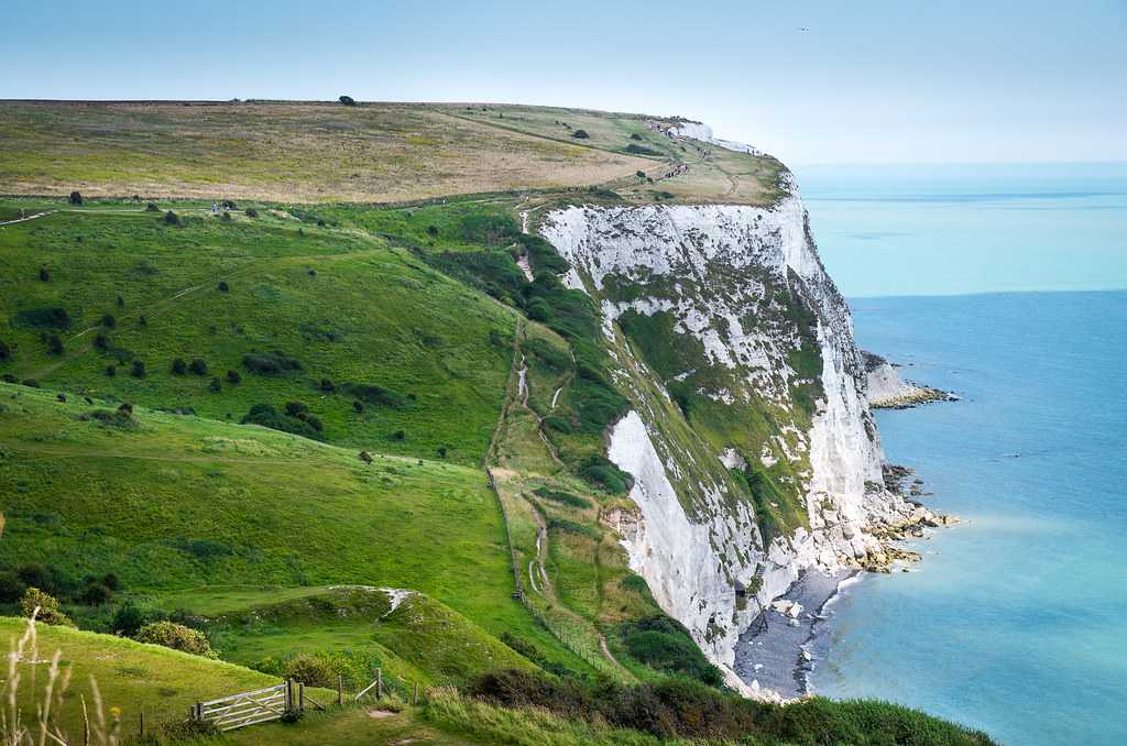 Дувр англия. White Cliffs of Dover. Белые клифы Дувра. Cliff ov Dover. Мыс Шекспира.