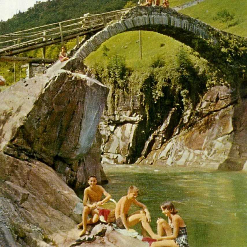 Фото «самая прозрачная река в мире!» из фотогалереи «река верзаска- самая - самая - самая!» швейцария туры.ru
