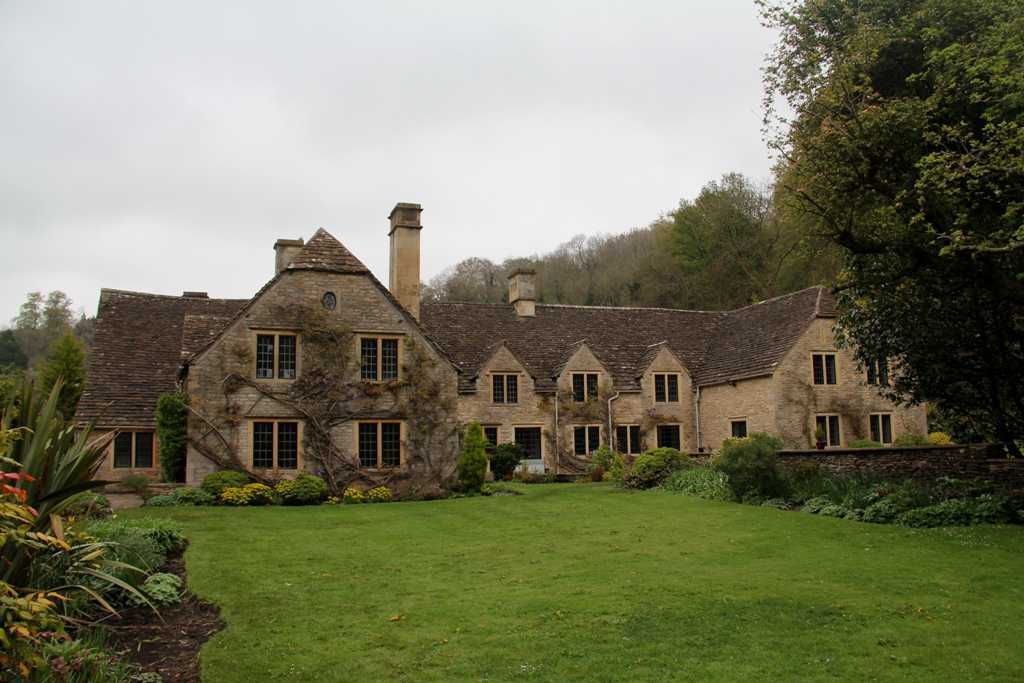 Графство уилтшир. Касл комб Англия. Англия деревня Castle Combe. Деревня Касл комб. Деревушке Англии - Castle Combe..