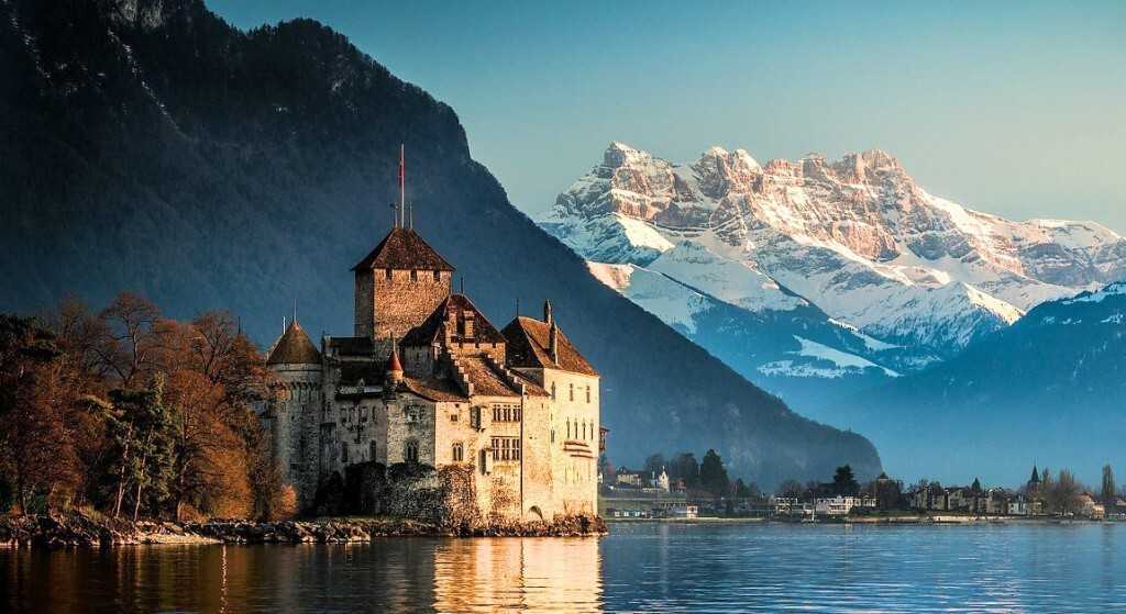 Топ-20 удивительных по красоте замков швейцарии