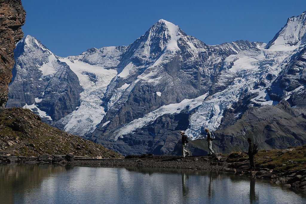 Юнгфрау гора. Юнгфрау Швейцария. Вершина горы Юнгфрау. Jungfrau гора в Швейцарии. Охраняемая зона Юнгфрау - Алеч.