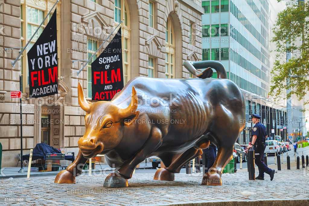 Атакующий бык на уолл стрит в ньй-йорке: фото, история