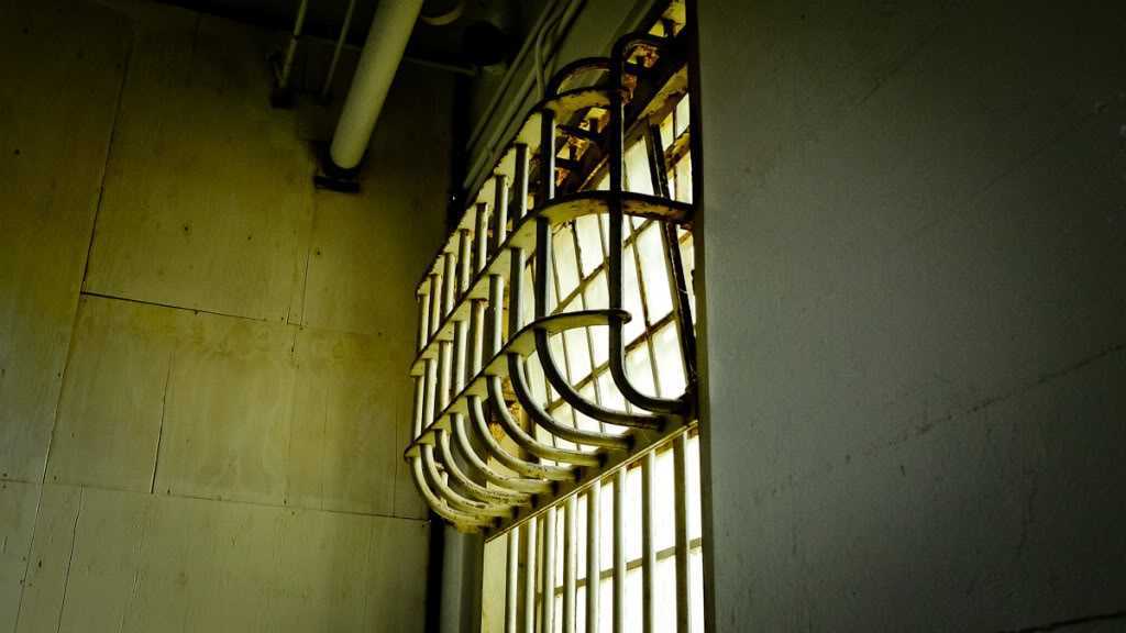 Алькатрас внутри. Алькатрас Нижний Новгород. Alcatraz Prison Escape. Побег из тюрьмы «Алькатрас» фото. Prison escape алькатрас