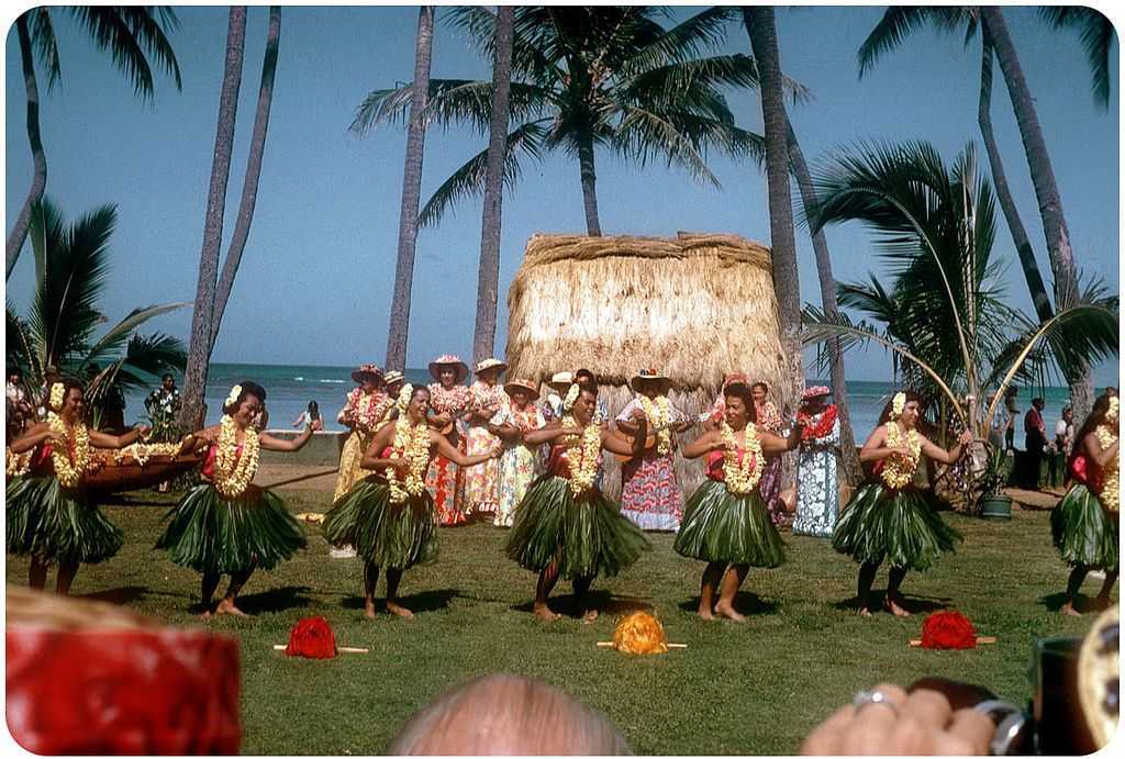 Гавайский туристический и культурный центр гонолулу. Лихуэ Гавайи. Гавайские острова Вайкики. Гонолулу Гавайи 1960. Гонолулу Гавайи люли.