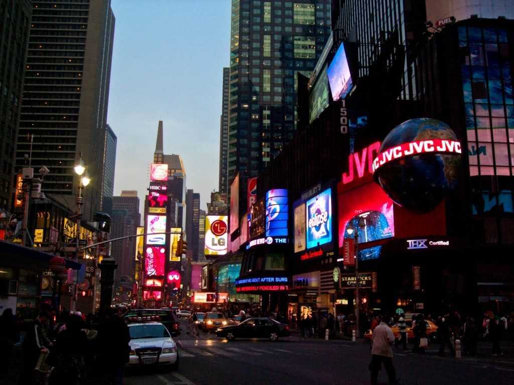 Подборка видео про Бродвей (Нью-Йорк, США) от популярных программ и блогеров. Бродвей на сайте wikiway.com